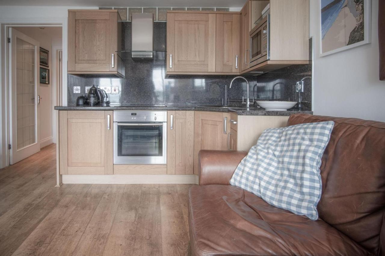 Goscar Court - 1 Bedroom Apartment - Tenby Eksteriør billede